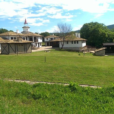 Готель Ethnocomplex Krivini Екстер'єр фото